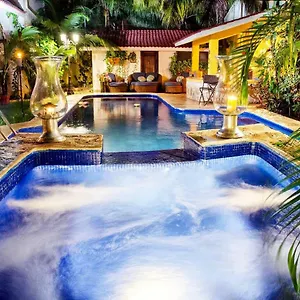 Hacienda Boutique And Solo Adultos Bed & Breakfast